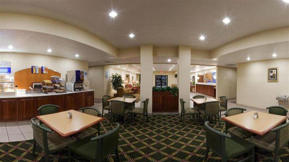 埃尔金斯智选假日套房酒店 外观 照片